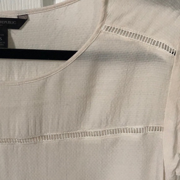 🎉FLASH SALE🎉 Banana Republic Top - Picture 3 of 4